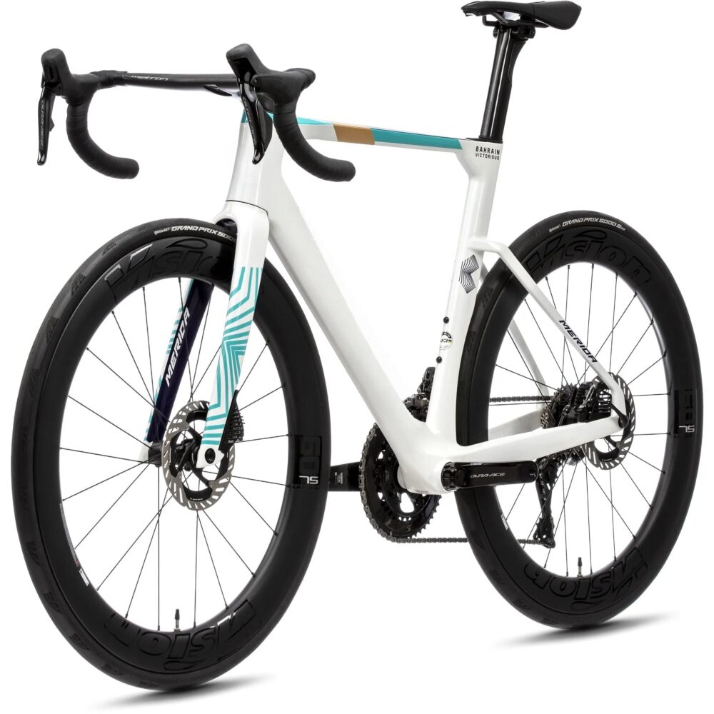 Race Speed Aero Carbon Road Bike Shimano 105 Integrated Components