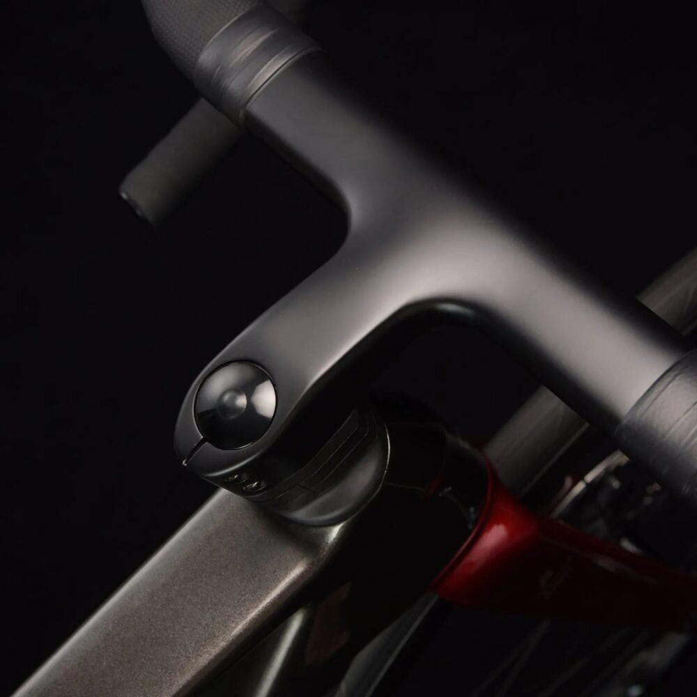 T1000 Carbon Aero Road Bike - 700C 50mm Carbon Wheels | Hydraulic Disc