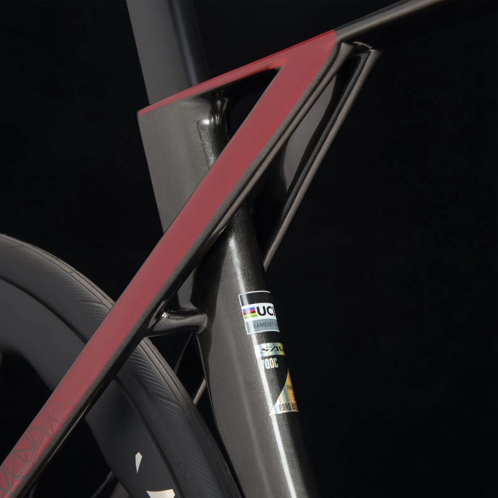 T1000 Carbon Aero Road Bike - 700C 50mm Carbon Wheels | Hydraulic Disc